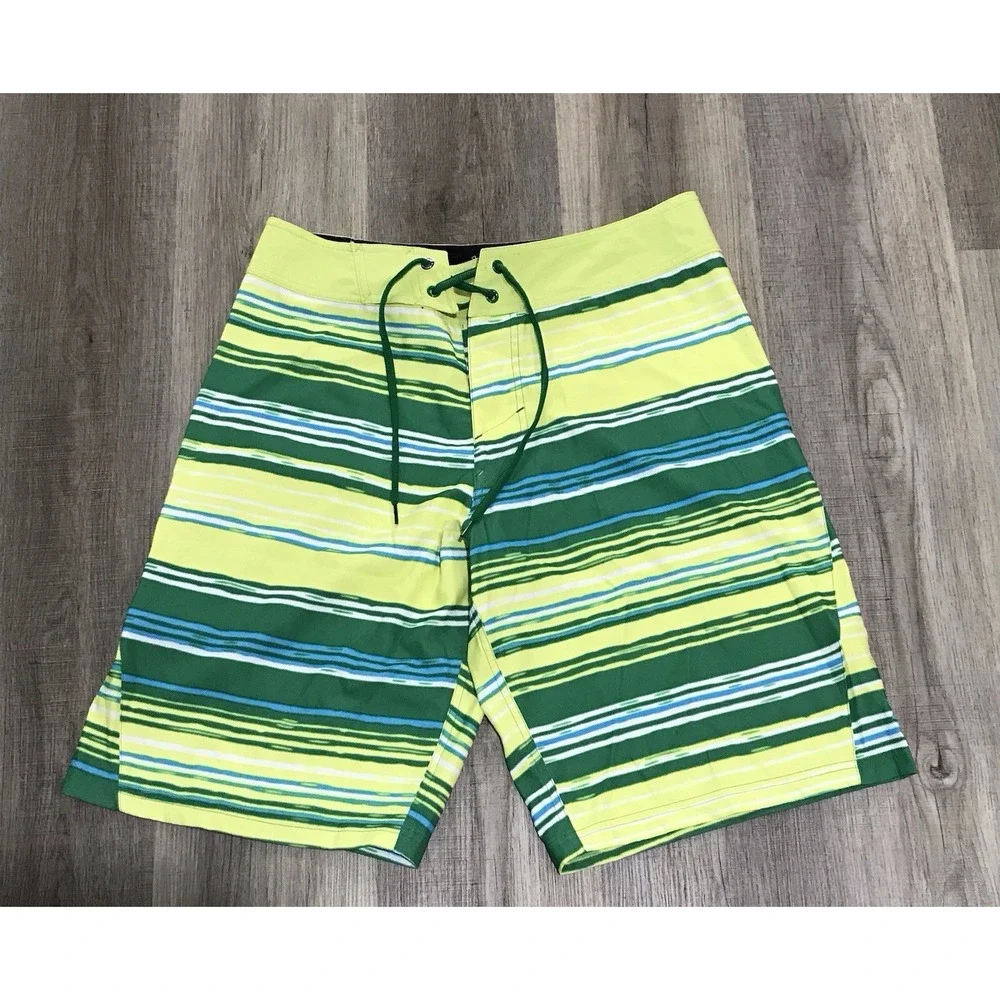 Under Armour Swim Trunks Mens Size 32 Striped Board Shorts Heat Gear Beach